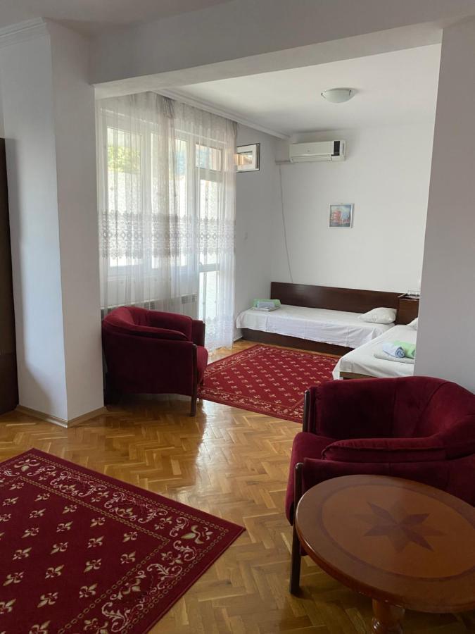 Family Hotel "May" Petrich  Buitenkant foto