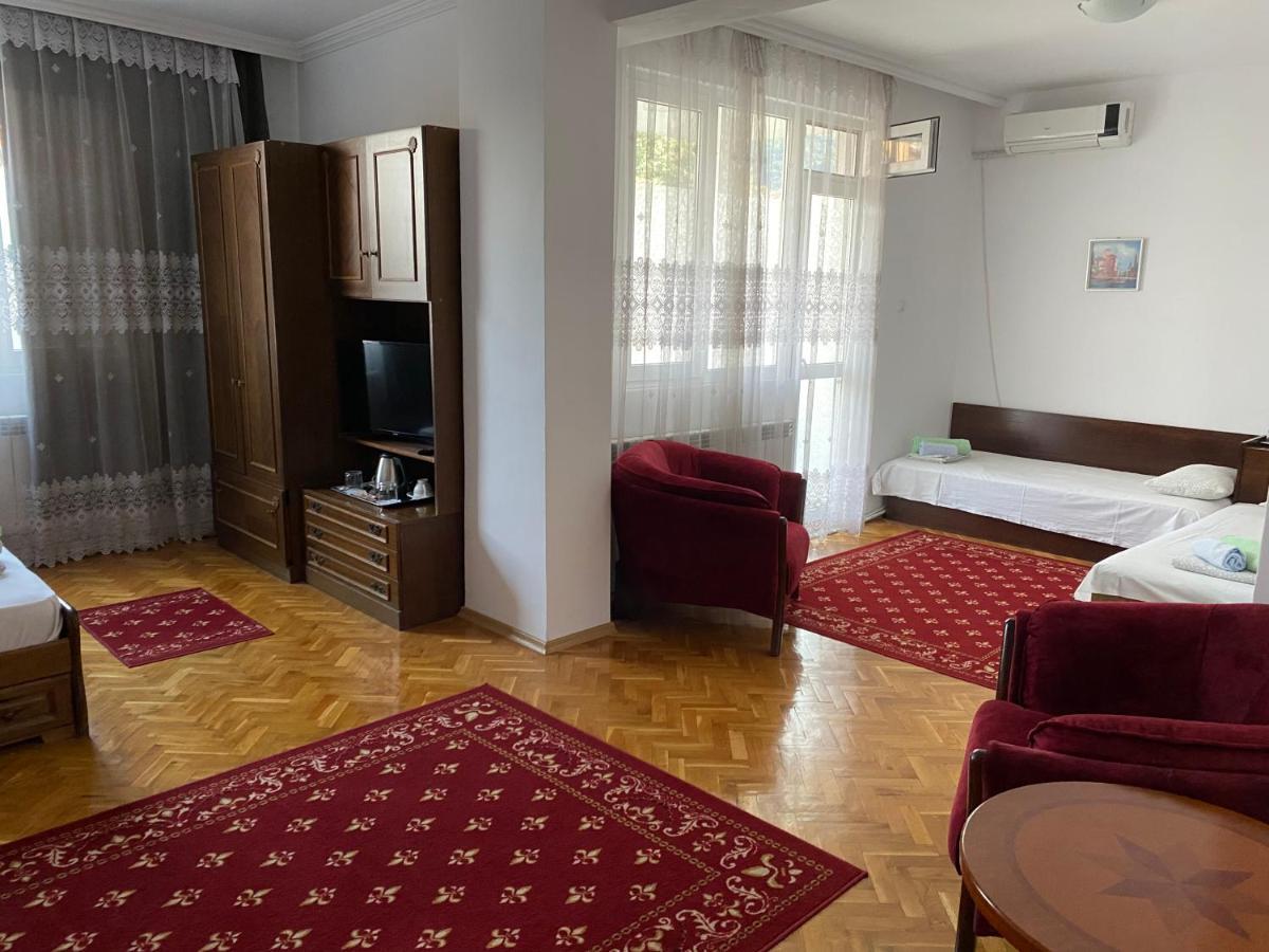 Family Hotel "May" Petrich  Buitenkant foto