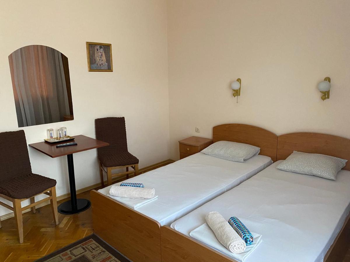Family Hotel "May" Petrich  Buitenkant foto