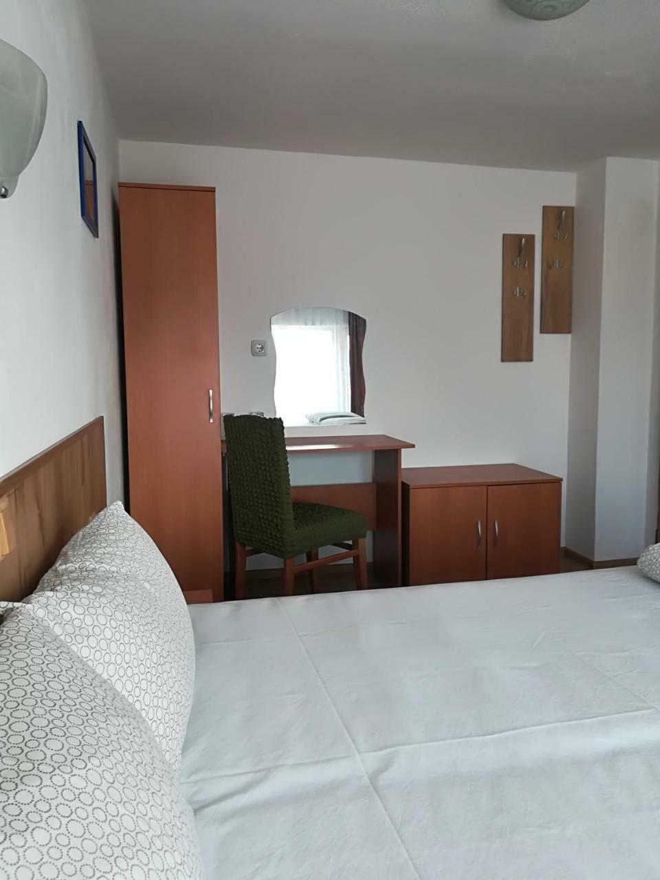 Family Hotel "May" Petrich  Buitenkant foto